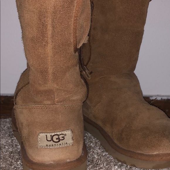 Tall tan ugg boots with pockets - Picture 3 of 3